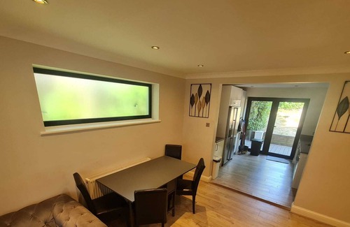 Underhill Casa | Modern North London Oasis - Modern House w/ Parking and Garden