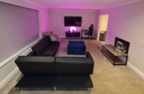 Underhill Casa | Modern North London Oasis - Modern House w/ Parking and Garden