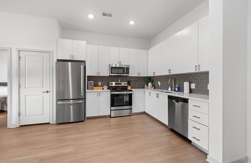 Downtown Louisville Apartamento | Modern Nulu 2BR Cozysuites 02