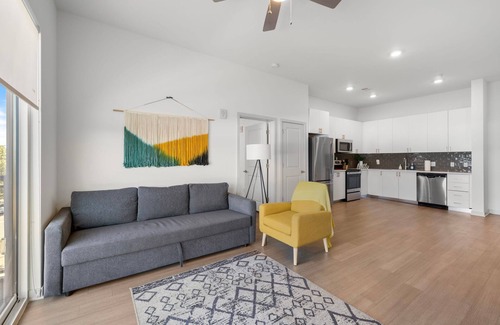 Downtown Louisville Apartamento | Modern Nulu 2BR Cozysuites 02