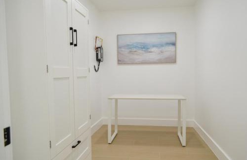 Pinewood Park Casa | Modern Oasis 4 bedroom 2 bathroom- Sleeps 12