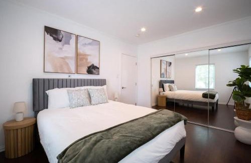 West Los Angeles Casa | Modern Oasis Close to UCLA & Beverly Hills