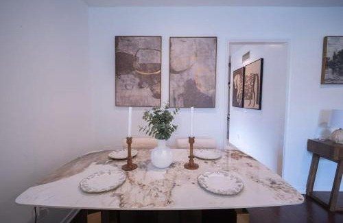 West Los Angeles Casa | Modern Oasis Close to UCLA & Beverly Hills