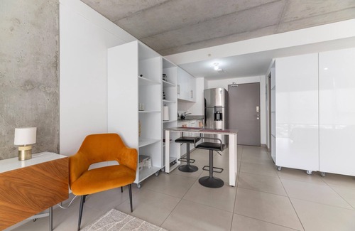 Curridabat Apartamento | Modern Oasis iFreses, 18th floor! AC, TV and Pool