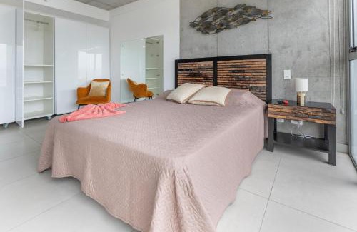 Curridabat Apartamento | Modern Oasis iFreses, 18th floor! AC, TV and Pool