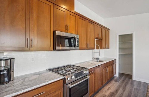 Buckman Neighborhood Apartamento | Modern Oasis in Heart of Central Eastside