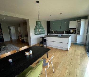 Eller Apartamento | Modern oasis of peace with garden, top public transport