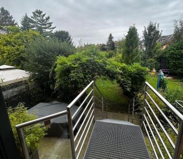 Eller Apartamento | Modern oasis of peace with garden, top public transport