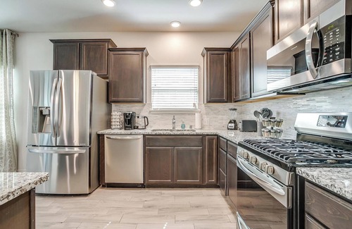 McKinney Casa | Modern Oasis Retreat In McKinney
