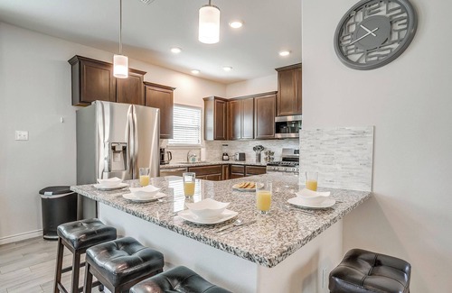 McKinney Casa | Modern Oasis Retreat In McKinney