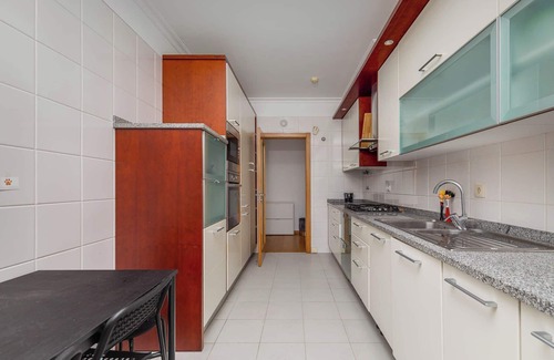 Parque das Nacoes Apartamento | Modern Oasis Stay in Lisbon