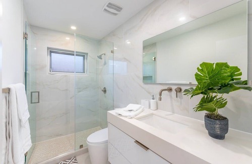 Imperial Point Casa | Modern Oasis With Heated Pool Quick Drive To Beach