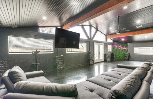 Southbelt/Ellington Casa | Modern Oasis with Outdoor Lounge in Houston!
