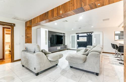 Southbelt/Ellington Casa | Modern Oasis with Outdoor Lounge in Houston!