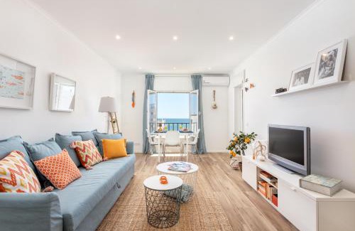 Cavacos Casa | Modern ocean view apt 2 min walk to beach