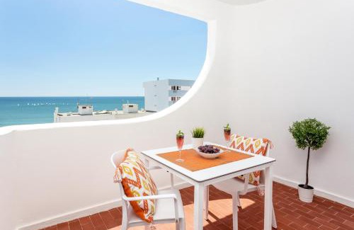Cavacos Casa | Modern ocean view apt 2 min walk to beach