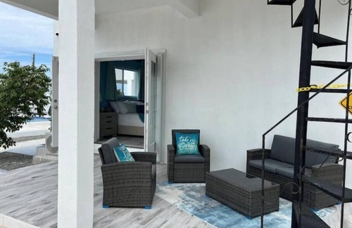Cockburn Town Casa | Modern ocean villa with heated pool