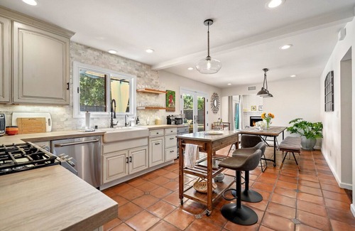 Mira Monte Casa | Modern Ojai Farmhouse: 3-BR Haven with Pool, Mountain Views & Beach Access!