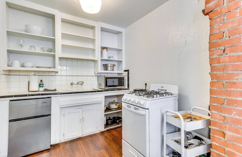 Central Oklahoma City Cabaña | Modern OKC Duplex in Plaza: Steps to Shops & Bars!