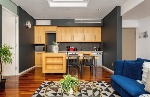 Flora Park Apartamento | Modern One Bed Apt - Central - Pool