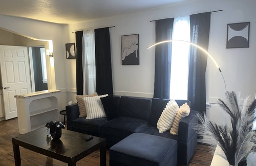 Biddeford Apartamento | Modern One-bedroom apartment in downtown Biddeford