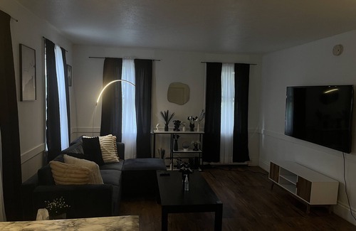 Biddeford Apartamento | Modern One-bedroom apartment in downtown Biddeford