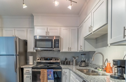 Crabtree Apartamento | Modern One Bedroom | Balcony Views | Pets Welcome!