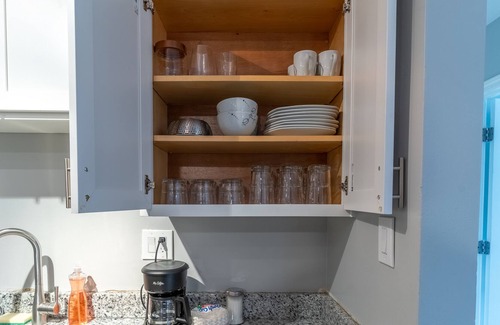 Crabtree Apartamento | Modern One Bedroom | Balcony Views | Pets Welcome!