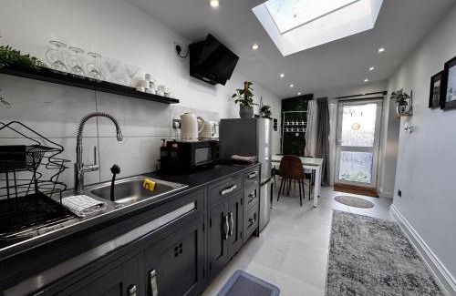 Richmond-upon-Thames Apartamento | Modern One Bedroom Flat in Twickenham for Business Travelers