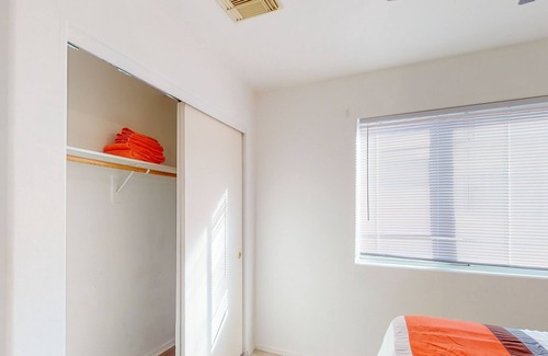 Tucson Casa | Modern one-level home with enclosed yard, central AC, and washer/dryer