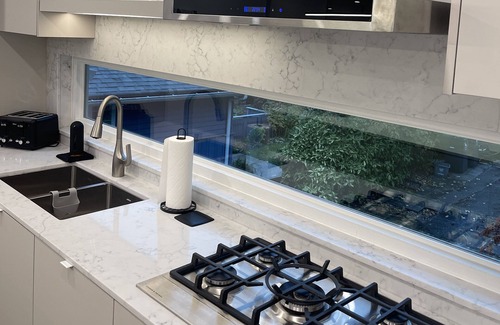 Upper Lonsdale Casa | Modern open and bright 3BR