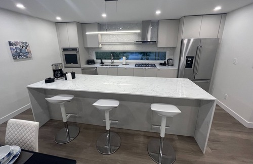 Upper Lonsdale Casa | Modern open and bright 3BR