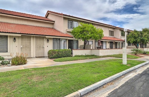 Palm Springs Casa | Modern Palm Springs Townhome Near Golf Courses