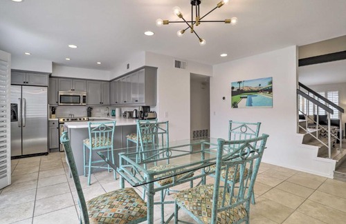 Palm Springs Casa | Modern Palm Springs Townhome Near Golf Courses