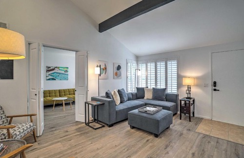 Palm Springs Casa | Modern Palm Springs Townhome Near Golf Courses