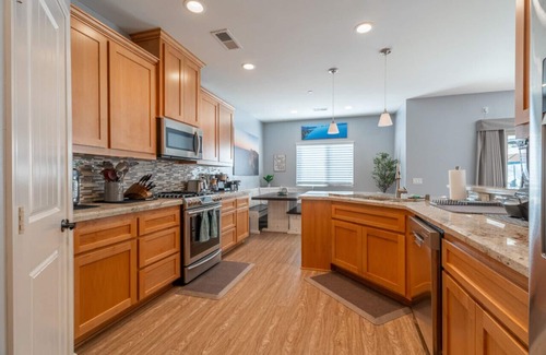 El Cajon Casa | Modern Paradise of East County-4BR-Jacuzzi