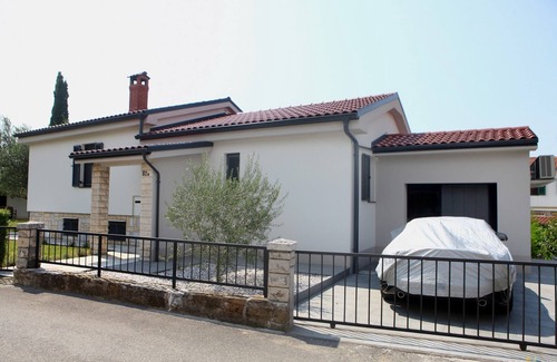 Seca Apartamento | Modern Parenzana Apartment
