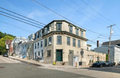 Roxborough-Manayunk Apartamento | Modern Parisian Apartment in the Heart of Manayunk
