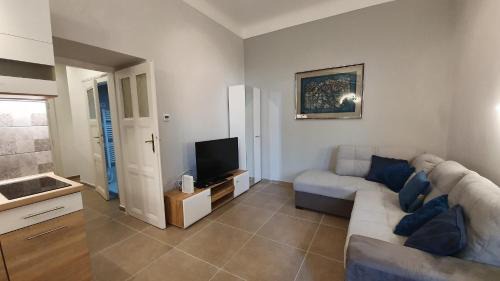 Szentimrevaros Apartamento | Modern Parkside Garden View Apartment