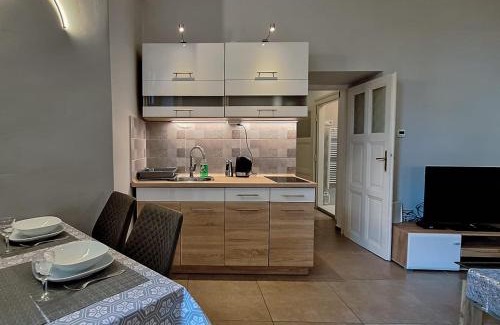 Szentimrevaros Apartamento | Modern Parkside Garden View Apartment
