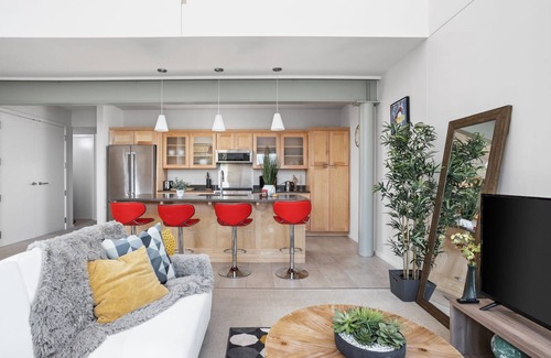 Near Eastside Casa | Modern Penthouse on Mass By CozySuites