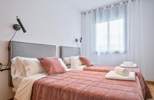 Poblenou Apartamento | Modern Penthouse with Large Terrace in Poblenou Perfect for Holidays or Work Close to the Beach and Public Transport