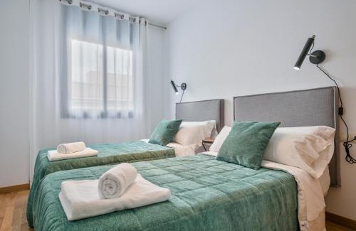 Poblenou Apartamento | Modern Penthouse with Large Terrace in Poblenou Perfect for Holidays or Work Close to the Beach and Public Transport