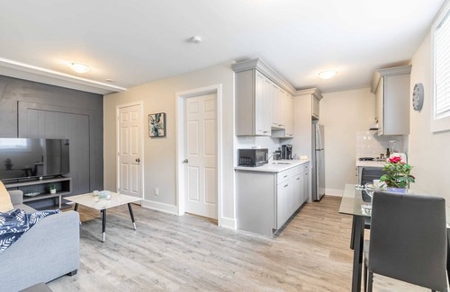 Central Hamilton Apartamento | Modern Pet-friendly 1BR Condo—James Street North
