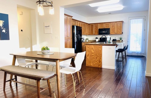 Raisin Casa | Modern Pet Friendly Fresno/Clovis Area-For Families & Professionals