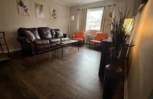 Shawnee Casa | Modern & Cozy 2 bedroom home near downtown Shawnee