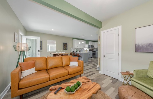 Ottawa Casa | Modern pet friendly house near Starved Rock! Fully fanced yard!