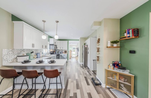 Ottawa Casa | Modern pet friendly house near Starved Rock! Fully fanced yard!
