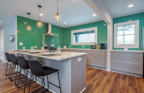 Gainesville Casa | Modern pet friendly home w/ covered dock near Lake Lanier Olympic Park