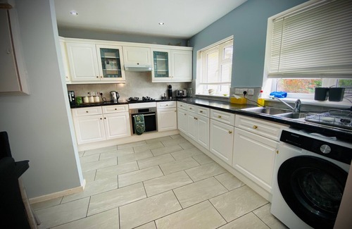 Stevenage Casa | Modern-PetFriendly-privateGarden-Family-20MinToLDN